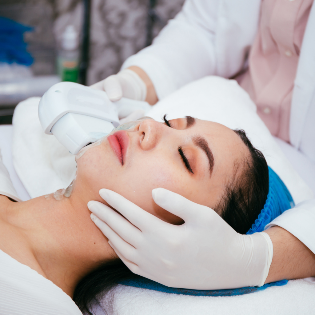 What Are the Side Effects?
While IPL skin rejuvenation is a relatively safe and non-invasive treatment option. However, tanning, waxing, or skin mask treatments in the area to be treated should be avoided before the treatment because they can mislead the light and cause unwanted results.