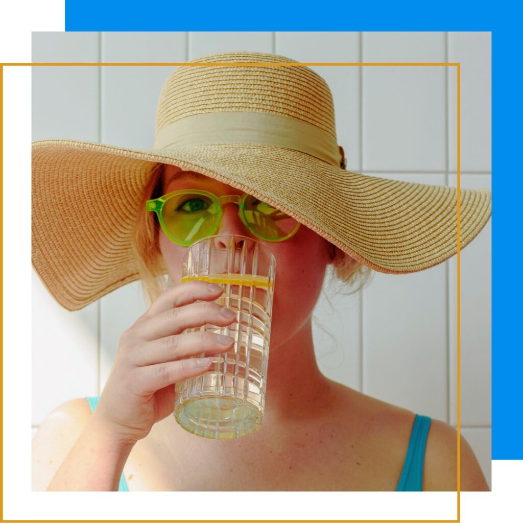 Sun hat Green glasses drinking water